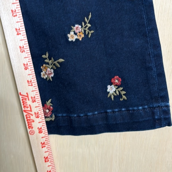 NWOT Driftwood Wyatt embroidered flare jeans. Mid rise Size 24/33 - Picture 5 of 9